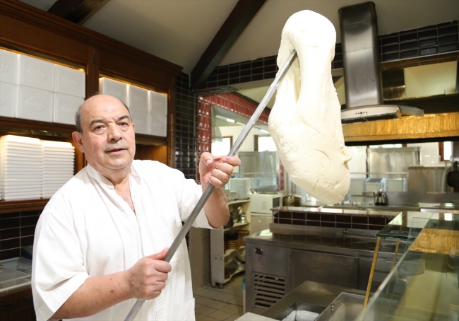 Dondurmanın bayrağını yükseklere çıkarmak için çabalıyor